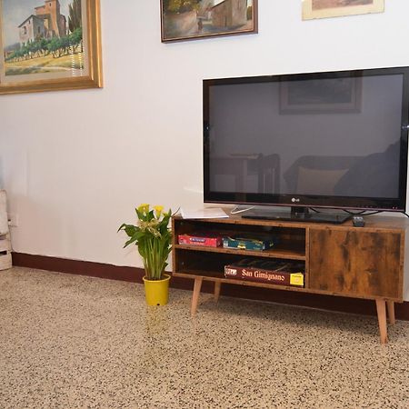 Appartamento Il Nespolo San Gimignano Luaran gambar