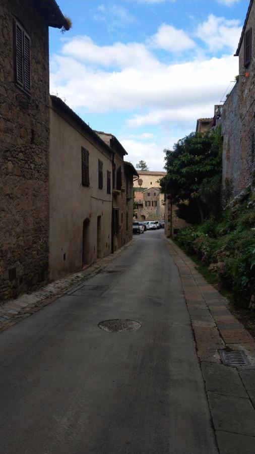 Appartamento Il Nespolo San Gimignano Luaran gambar