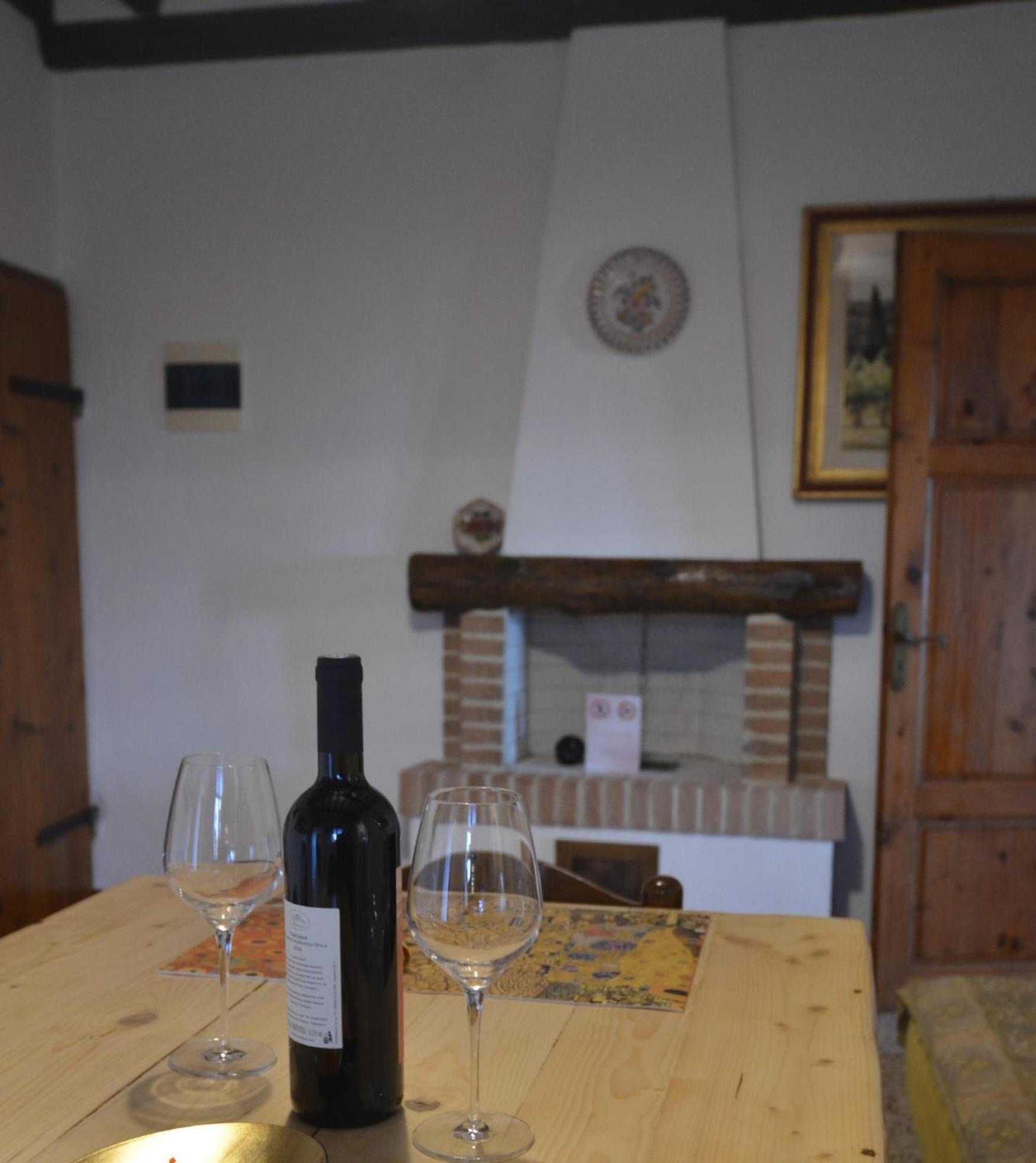 Appartamento Il Nespolo San Gimignano Luaran gambar