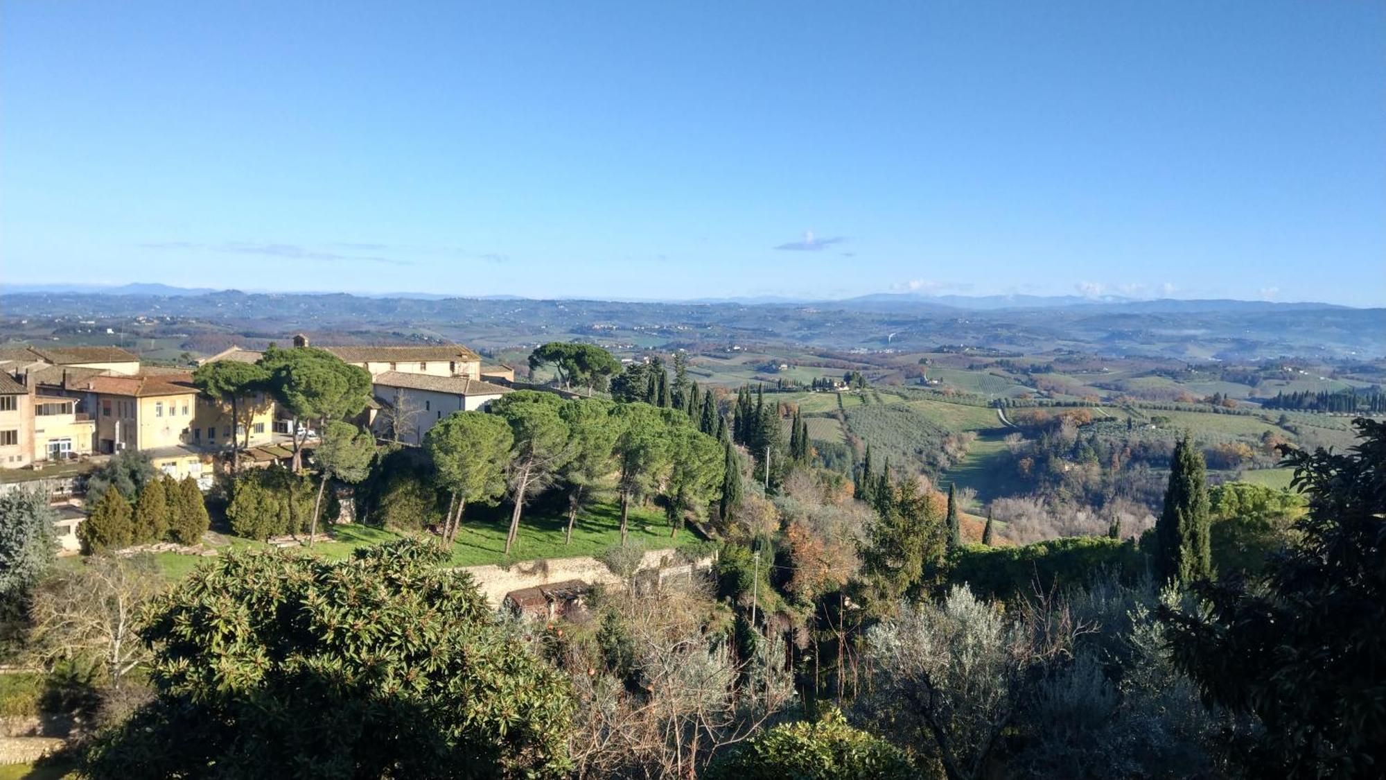 Appartamento Il Nespolo San Gimignano Luaran gambar